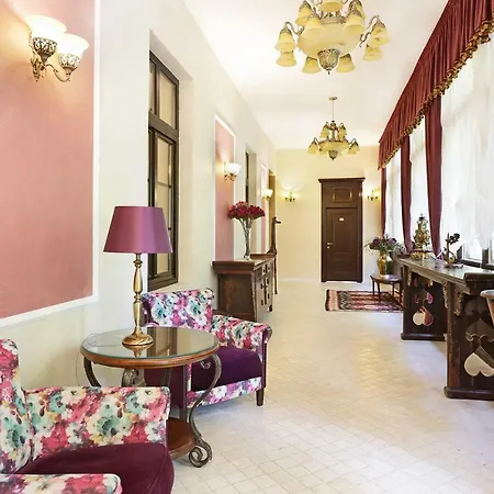 Regal 1880 Hotel 3*